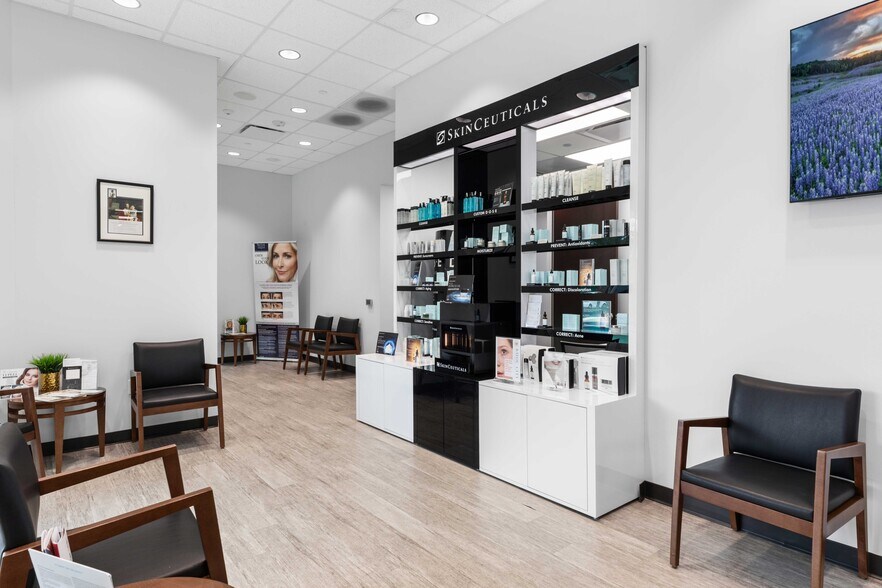 More Photos Of 202 N Texas Ave, Webster Medical For Lease