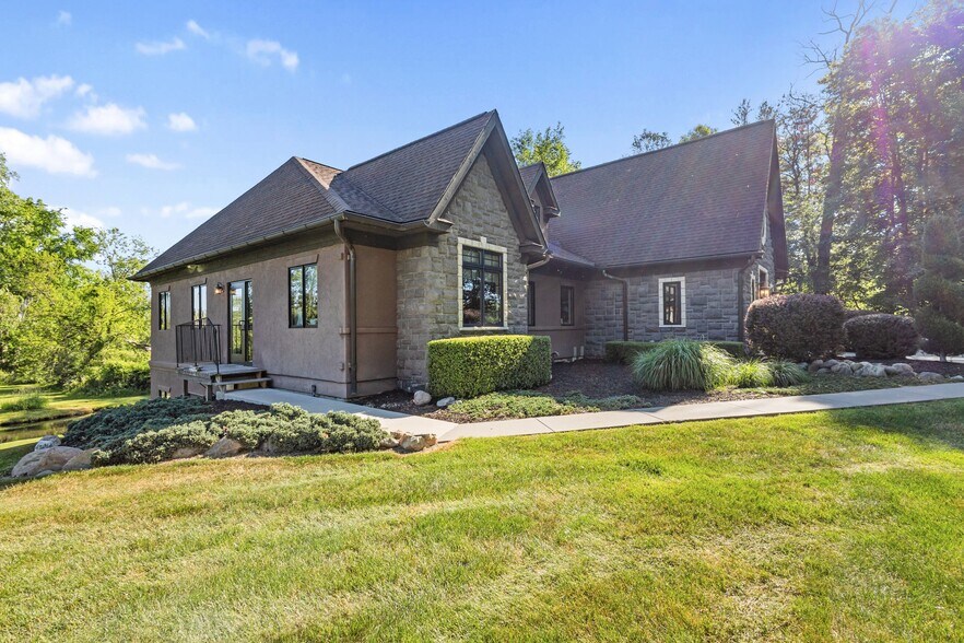 More Photos Of 440 W Centre Ave, Portage Office For Sale