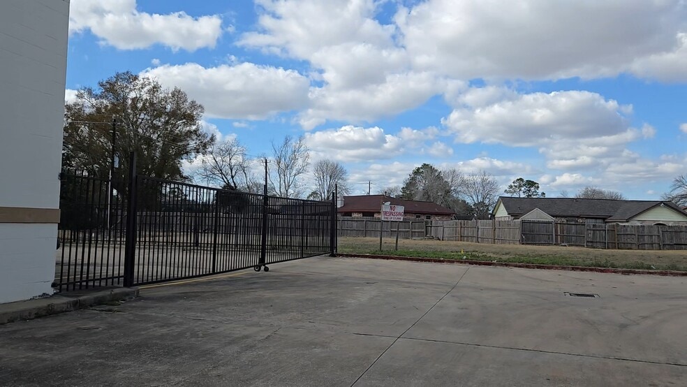 More Photos Of 6602 W Fuqua Dr, Missouri City General Retail For Sale