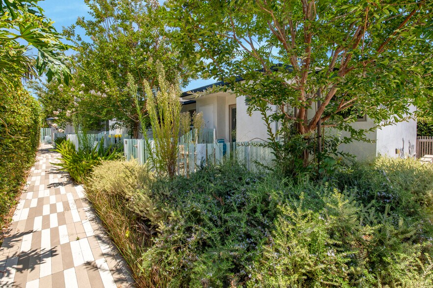 More Photos Of 1446-1448 Yale St, Santa Monica Apartments For Sale