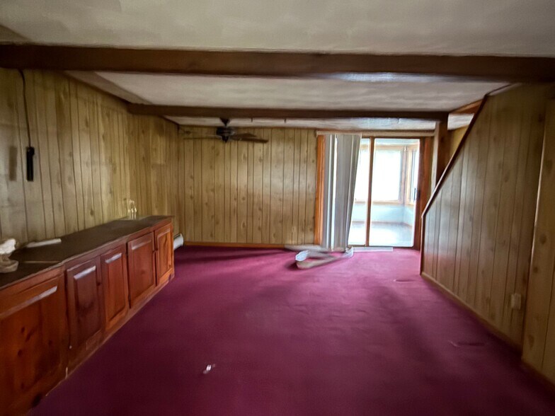 More Photos Of 137 Southbridge Rd, Charlton Warehouse For Sale