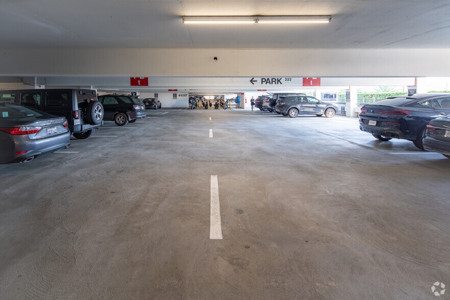 More Photos Of 222 N Pacific Coast Hwy, El Segundo Office For Lease