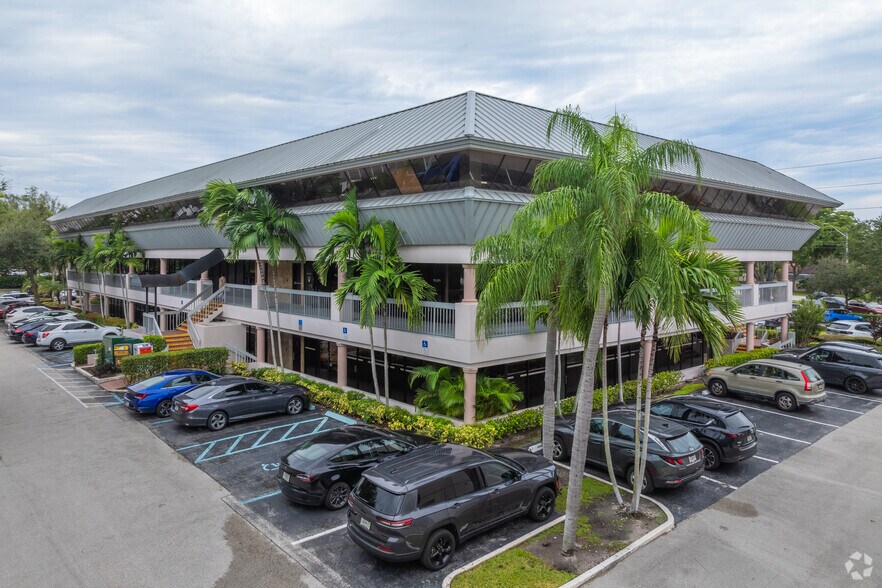 More Photos Of 21301 Powerline Rd, Boca Raton Medical For Sale