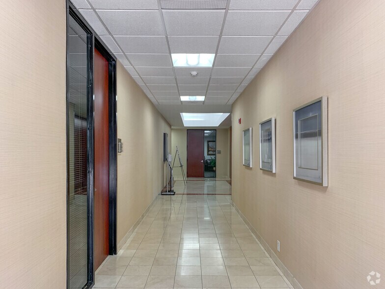 More Photos Of 11498 Luna Rd, Farmers Branch Unknown For Lease