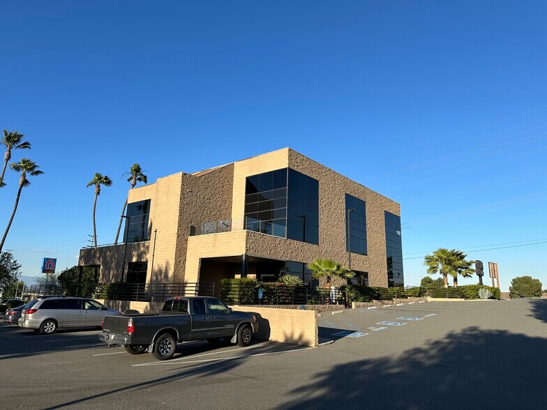 More Photos Of 110 N Lincoln Ave, Corona Medical For Lease