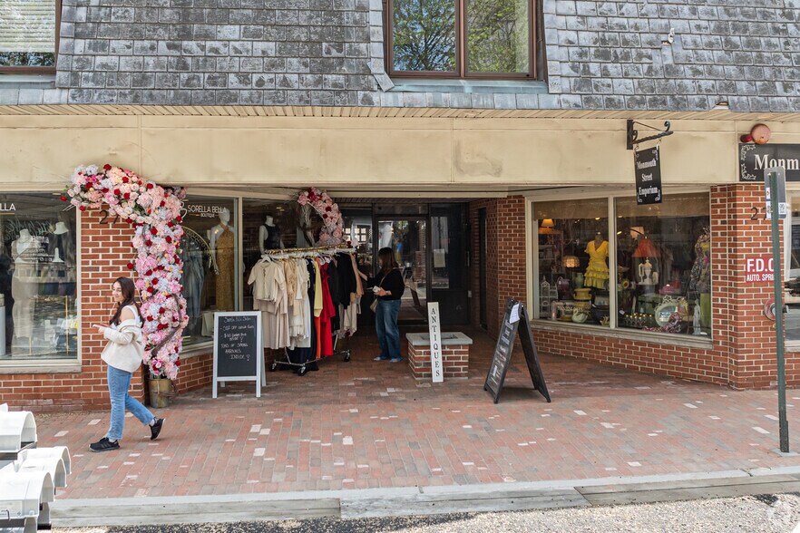 More Photos Of 27 Monmouth St, Red Bank Storefront Retail Office For Lease