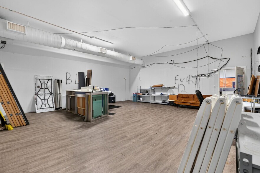 More Photos Of 1005 W Broadway Ave, Minneapolis Storefront For Sale