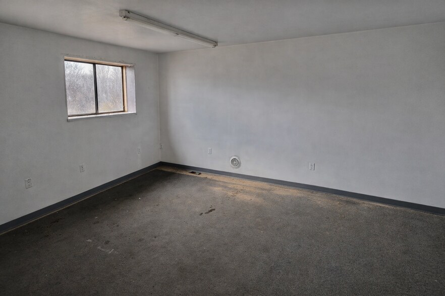 More Photos Of 185 Superior Dr, Evanston Industrial For Lease