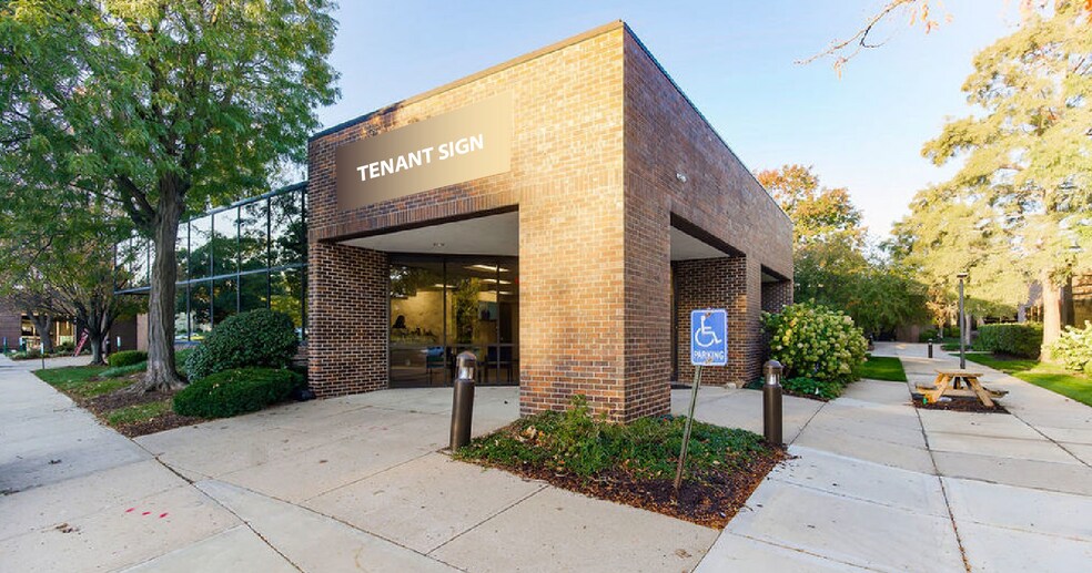 Primary Photo Of 5320 College Blvd, Overland Park Medical For Sale