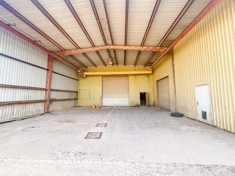 More Photos Of 3803 Mankins Ave, Odessa Warehouse For Sale