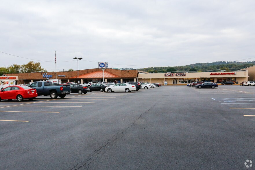 More Photos Of 981 Dunbar Village Plz, Dunbar Unknown For Lease