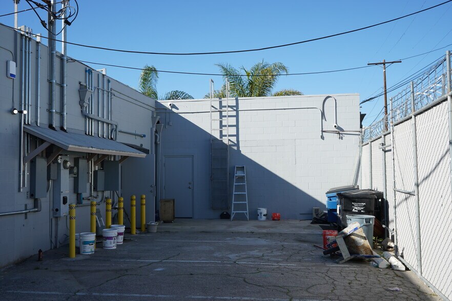 More Photos Of 10859 Burbank Blvd, North Hollywood Flex For Sale