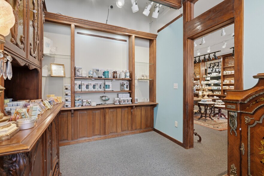 More Photos Of 65 Spring St, Eureka Springs General Retail For Sale