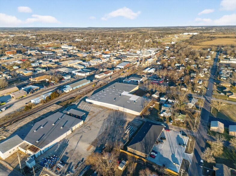 More Photos Of 102 W Front St, Mountain Grove Warehouse For Sale