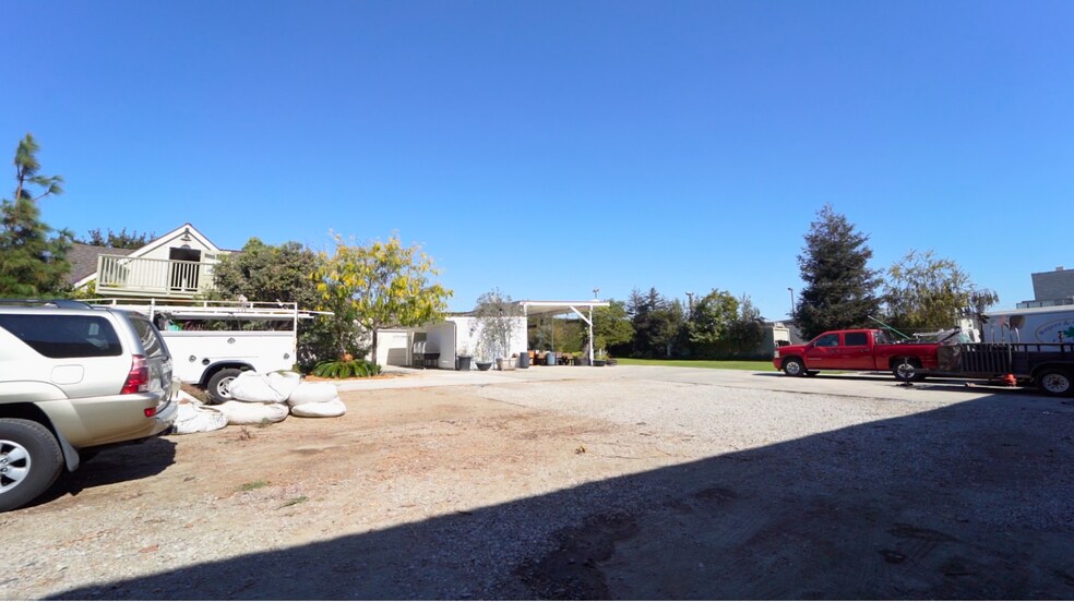 More Photos Of 17066 Palmdale Ln, Huntington Beach Contractor Storage Yard For Sale