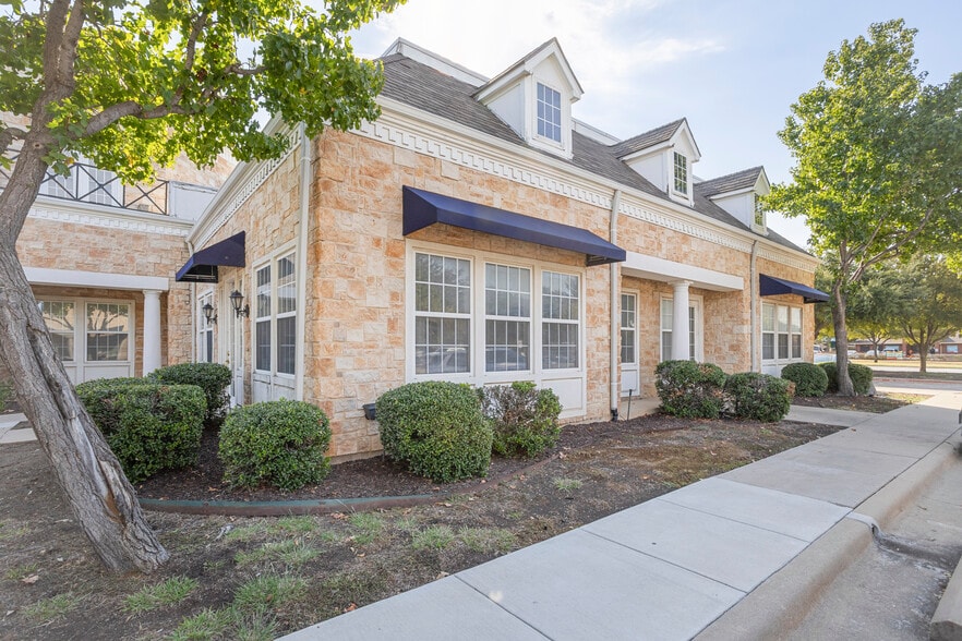 More Photos Of 5445 Basswood Blvd, Fort Worth Medical For Lease