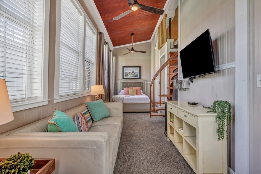 More Photos Of 24 Van Horne Ave, Tybee Island Hospitality For Sale