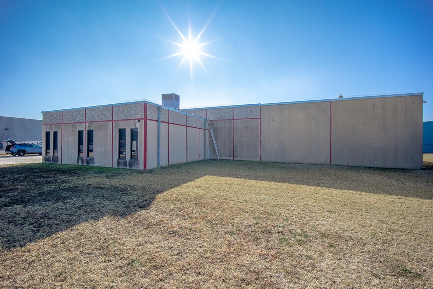 More Photos Of 3152 Broce Dr, Norman Light Manufacturing For Lease
