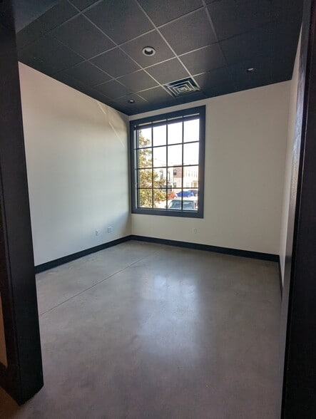 More Photos Of 91 S College St, Statesboro Warehouse For Sale