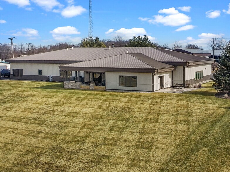 Primary Photo Of 2492 Crest Dr, Lake Geneva Office For Sale