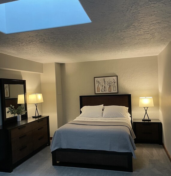 More Photos Of 171 S Broadway, Coos Bay General Retail For Sale