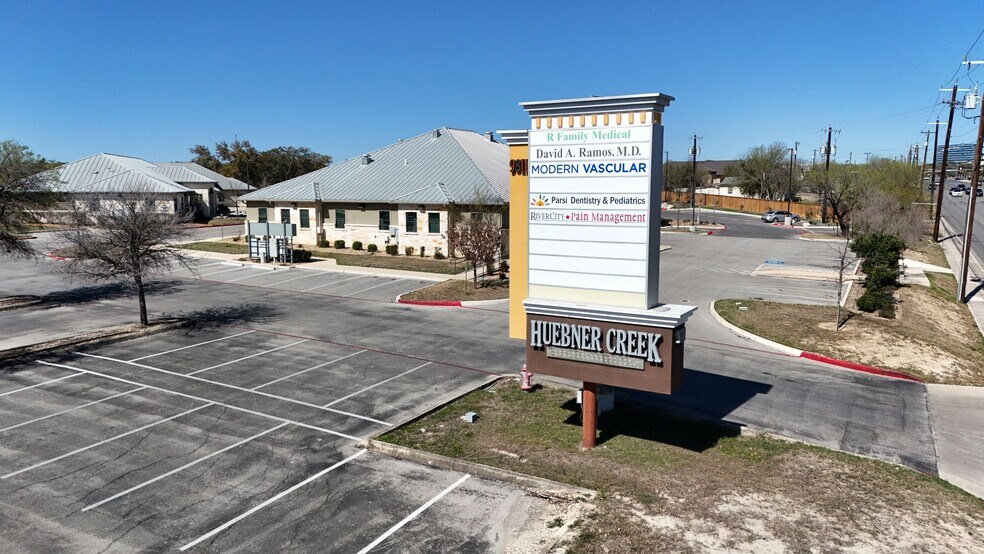 More Photos Of 9819 Huebner Rd, San Antonio Office For Sale