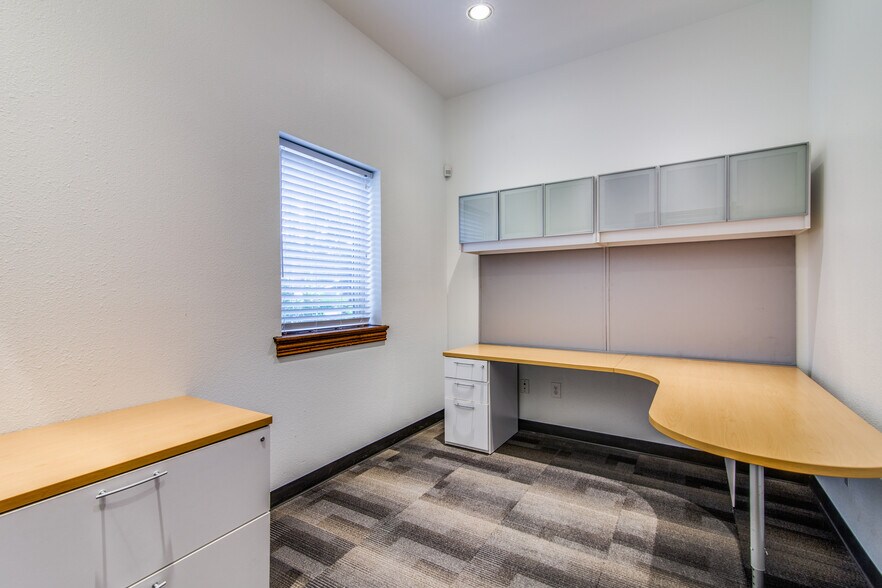 More Photos Of 3012 Ridge Rd, Rockwall Office For Lease