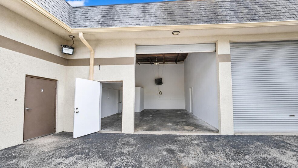 More Photos Of 125 SE 3rd St, Deerfield Beach Flex For Lease
