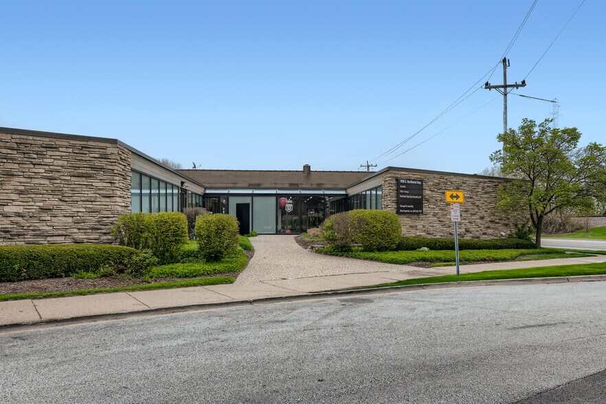 More Photos Of 1800 E Northwest Hwy, Arlington Heights Office For Lease