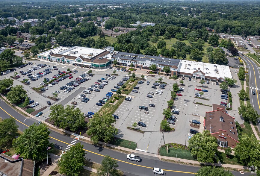 More Photos Of 55 Welles St, Glastonbury Storefront For Lease