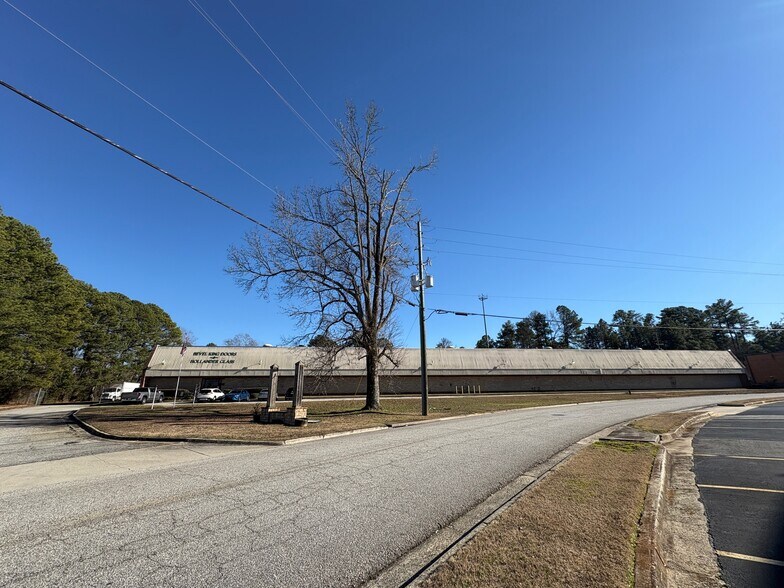 More Photos Of 4400 Commerce Cir SW, Atlanta Warehouse For Sale