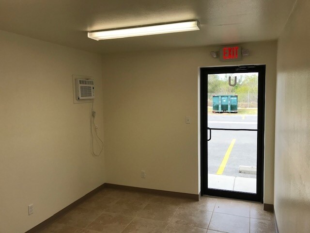 More Photos Of 304 E Pecan Blvd, McAllen Warehouse For Lease