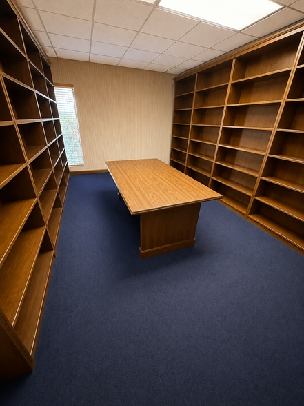 More Photos Of 400 Webster St, Leesburg Office For Lease