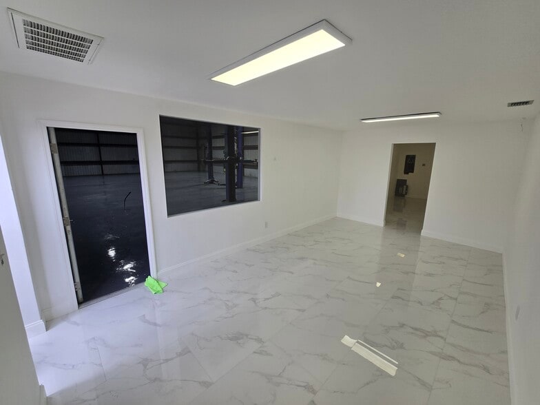 More Photos Of 638 Hewett Dr, Orlando Industrial For Sale