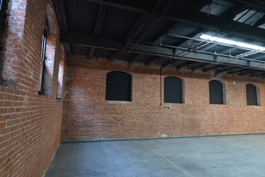 More Photos Of 16 Waverly Ave, Brooklyn Loft Creative Space For Lease