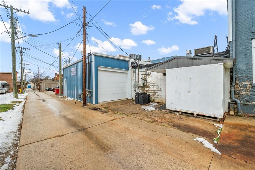 More Photos Of 4084 Huron St, North Branch Restaurant For Sale