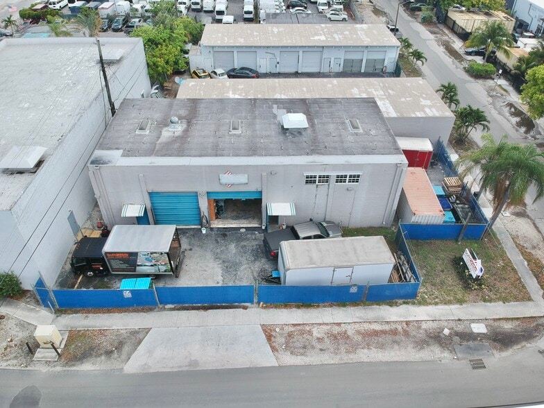 More Photos Of 5751 Dawson St, Hollywood Warehouse For Lease