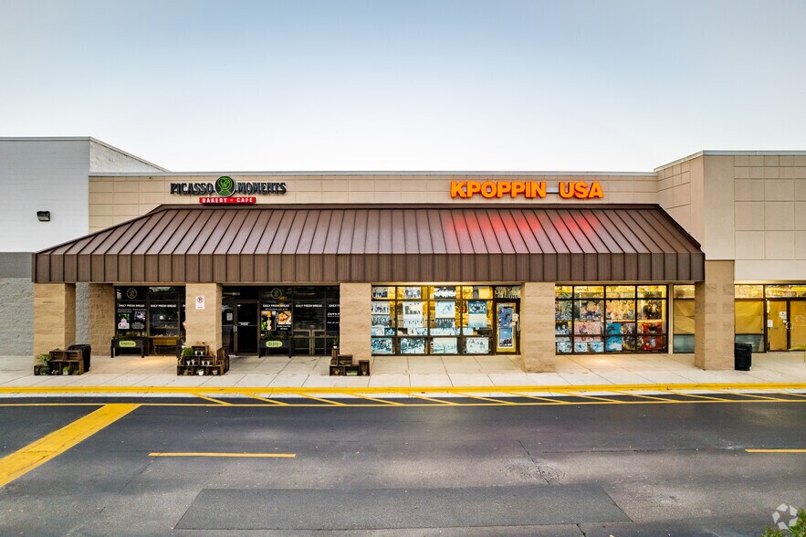 More Photos Of 8111-8481 John Young Pky, Orlando Unknown For Lease