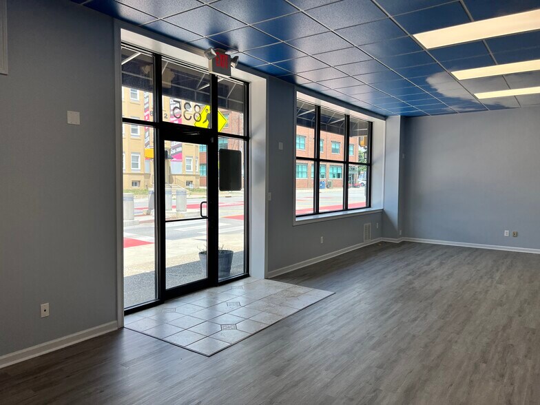 More Photos Of 835 N Capitol Ave, Indianapolis Light Distribution For Lease