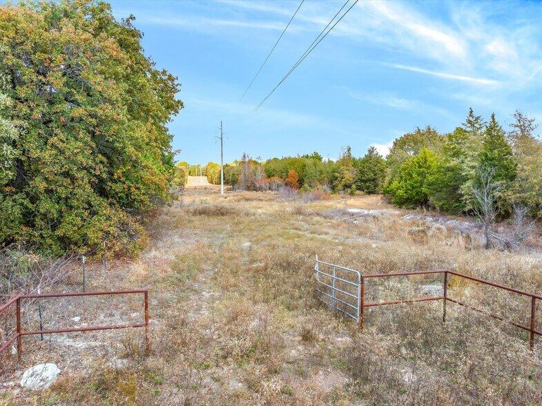 More Photos Of 700 NW Loop 564, Mineola Flex For Sale