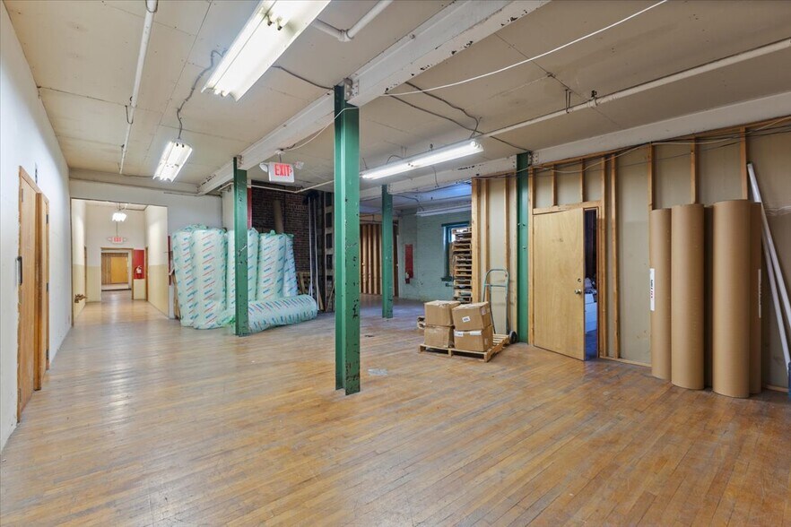 More Photos Of 181 S Whitfield St, Nazareth Office Residential For Sale