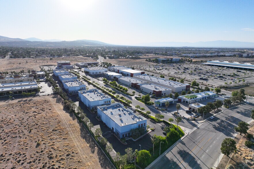 More Photos Of 514 Commerce Ave, Palmdale Medical For Sale