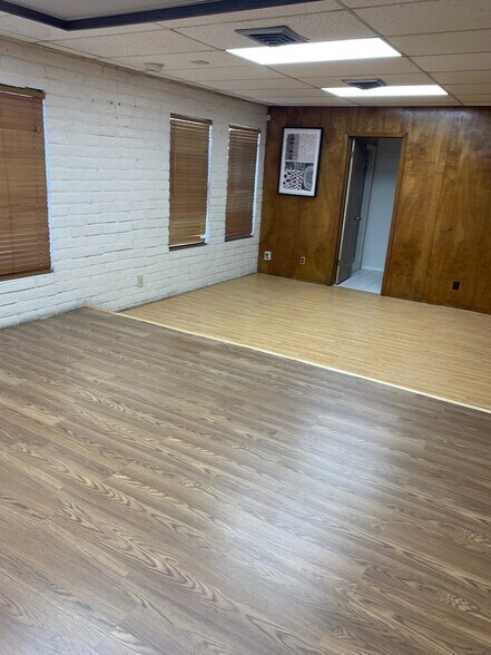 More Photos Of 1800 Blair St, Laredo Warehouse For Lease