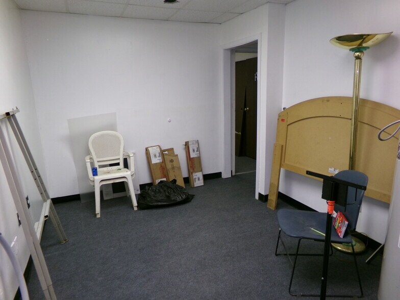 More Photos Of 4021 W Michigan Ave, Lansing Office For Sale