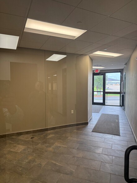 More Photos Of 1500 N Casaloma Dr, Appleton Medical For Lease
