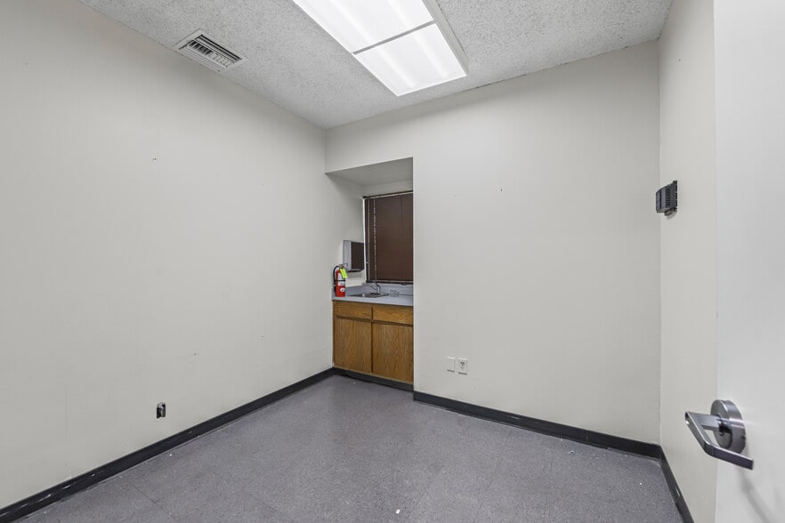 More Photos Of 300 Pendleton Way, Oakland Office For Sale