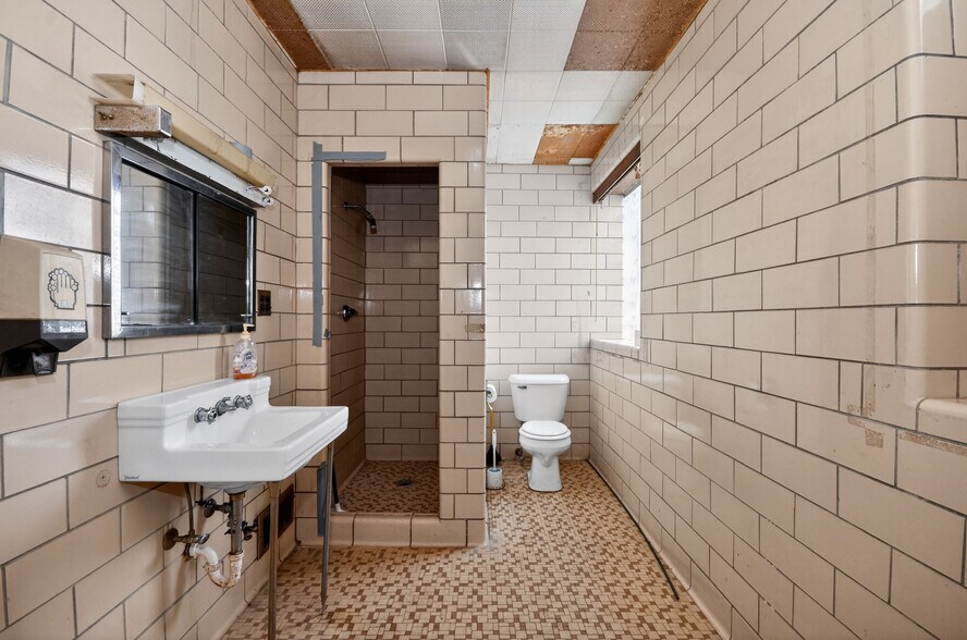 More Photos Of 2628 Orleans St, Detroit Warehouse For Sale