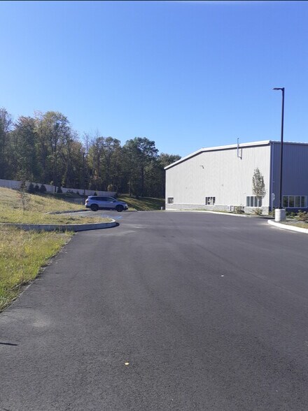 More Photos Of 2256 NY-17K, Montgomery Distribution For Sale