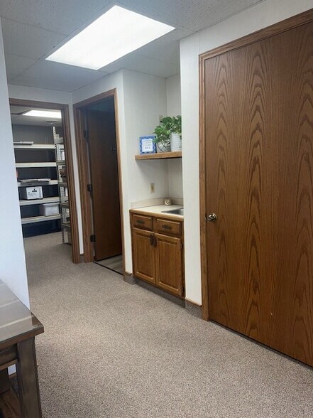 More Photos Of 118 W Locust St, Independence Office For Sale