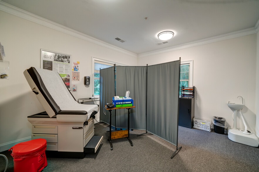 More Photos Of 401-413 Creekstone Rdg, Woodstock Office Residential For Sale